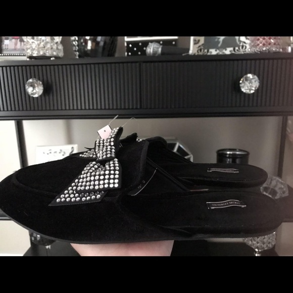 NWT Victoria’s Secret Velvet Slide Slipper - Picture 4 of 4